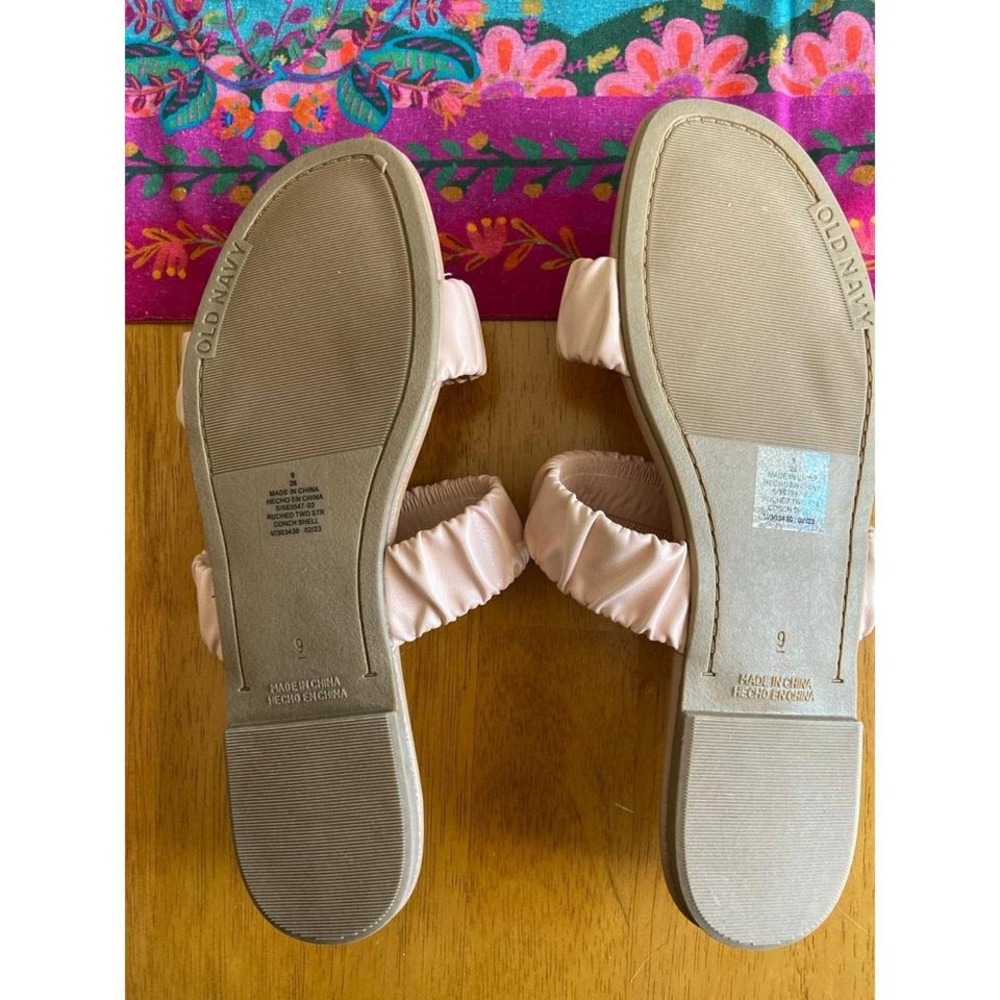 Beautiful Old Navy Light Blush Colored Ruched Sandals Size 9 NWOT - Picture 4 of 4